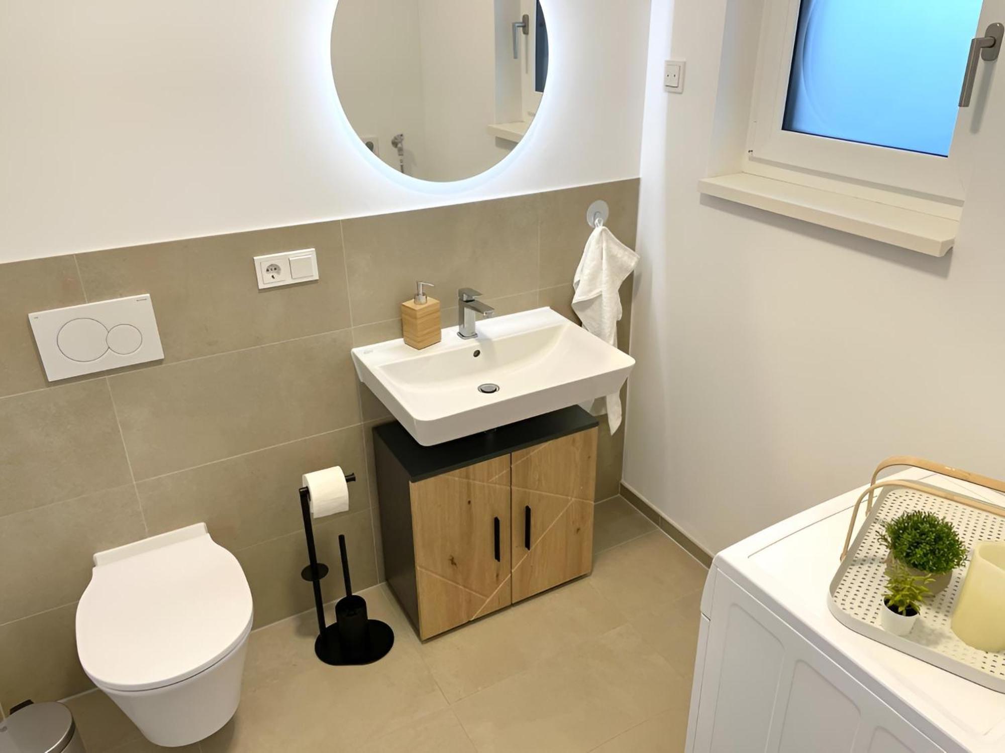 Apartment Exklusive 3-zimmer Luxus-maisonette In Hochheim - Naehe Frankfurt Flughafen, Wiesbaden Und Mainz *